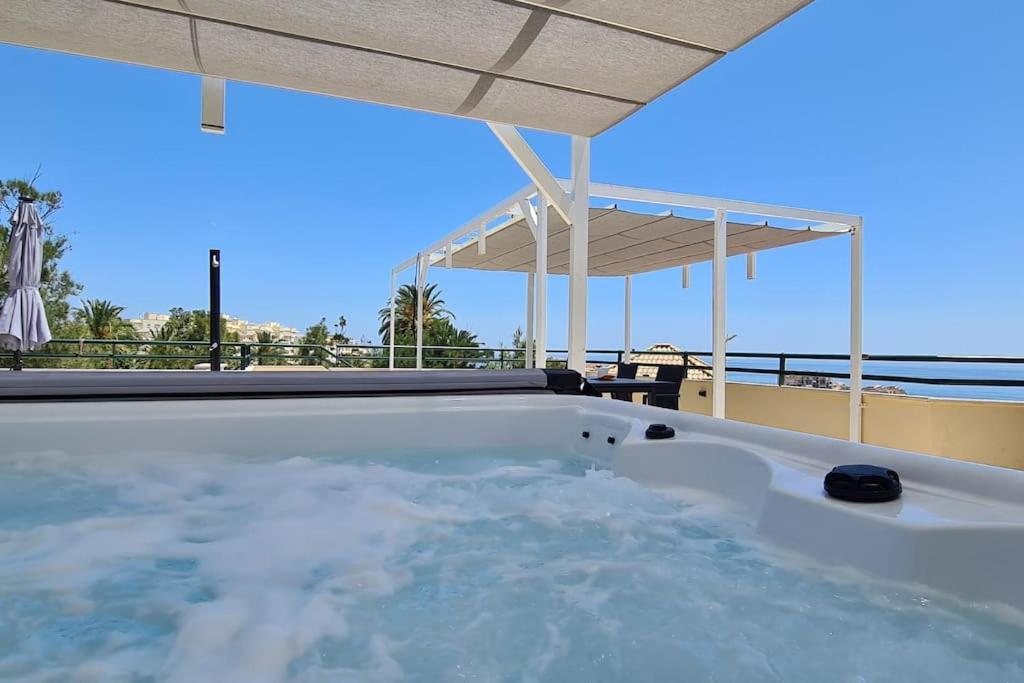 Luxury Penthouse With Sea&Mountain Views & Hot Tub - Tranquility & Rest Apartment Benalmadena Bagian luar foto