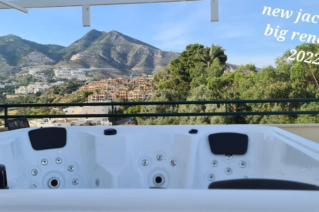 Luxury Penthouse With Sea&Mountain Views & Hot Tub - Tranquility & Rest Apartment Benalmadena Bagian luar foto